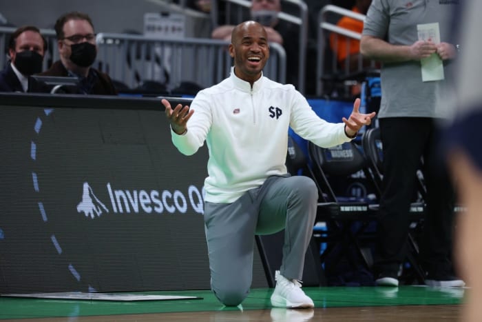 St. Peter's Peacocks head coach Shaheen Holloway reacts to play in the first half against the Murray State Racers during the second round of the 2022 NCAA Tournament at Gainbridge Fieldhouse.